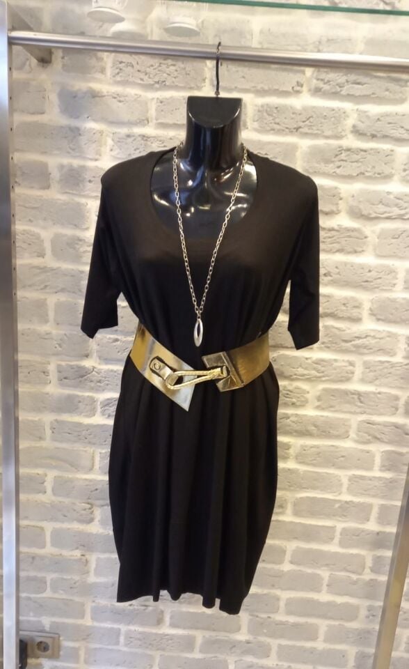 Siyah Kısa Kol Pensli Elbise