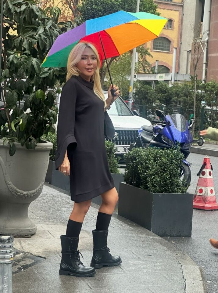 Siyah Hakim Yaka Elbise